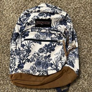 Like new jansport navy floral backpack with built in laptop pouch